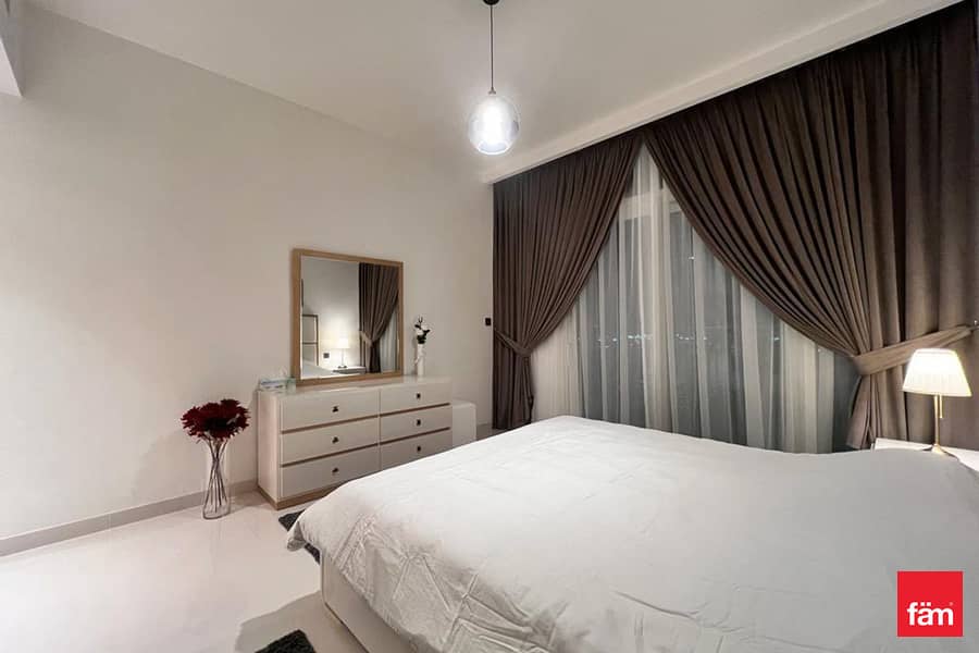 Luxury Living I Fully Furnished Available Med Dec