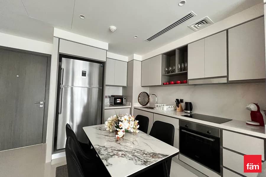 Luxury Living I Fully Furnished Available Med Dec