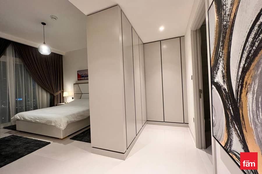 Luxury Living I Fully Furnished Available Med Dec - Image 6