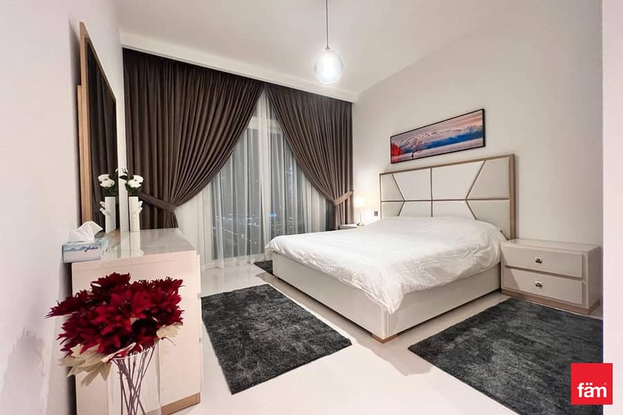 Luxury Living I Fully Furnished Available Med Dec - Image 8