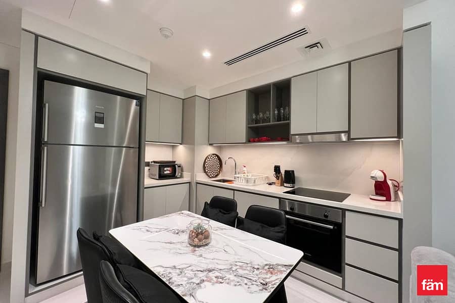 Luxury Living I Fully Furnished Available Med Dec - Image 10