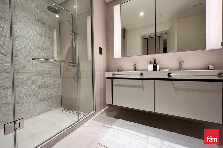 Luxury Living I Fully Furnished Available Med Dec - Image 14