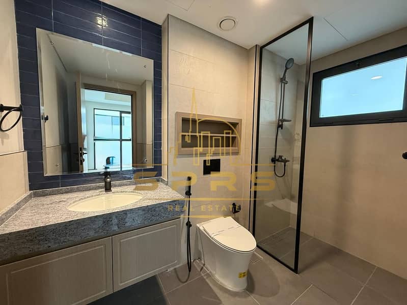 Elegant 5BR + Maid's Room | Lagoon Community | Brand New - Image 7