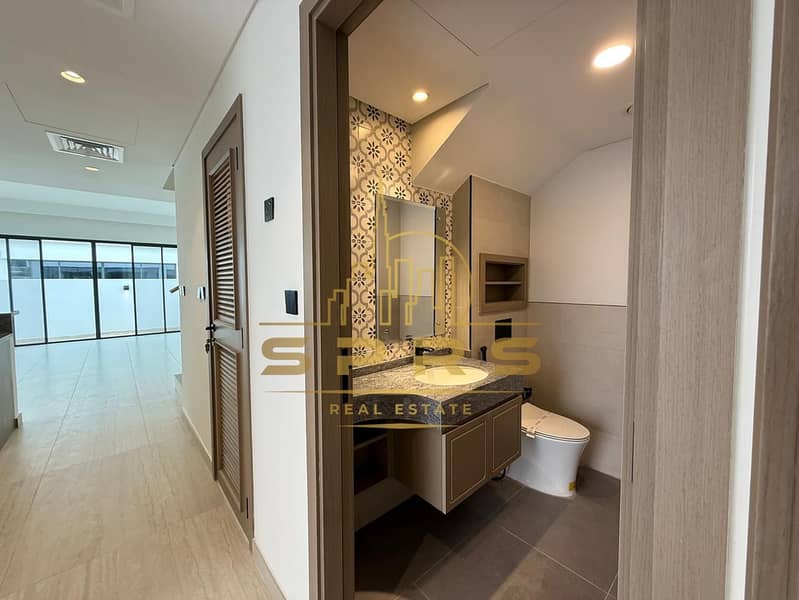 Elegant 5BR + Maid's Room | Lagoon Community | Brand New - Image 10