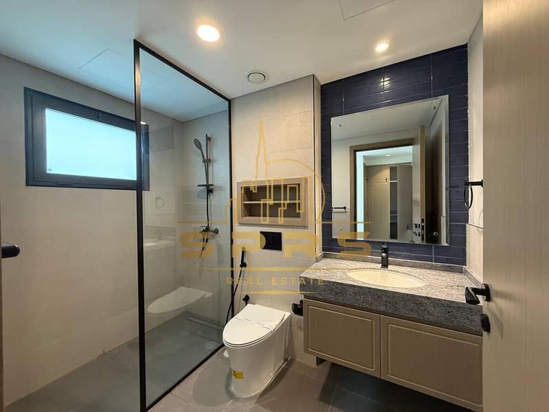 Elegant 5BR + Maid's Room | Lagoon Community | Brand New - Image 25