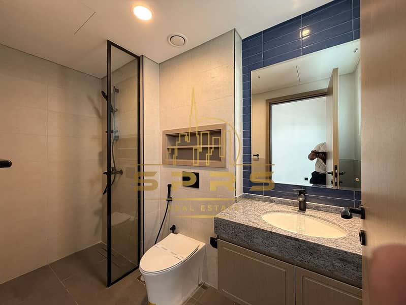 Elegant 5BR + Maid's Room | Lagoon Community | Brand New - Image 28