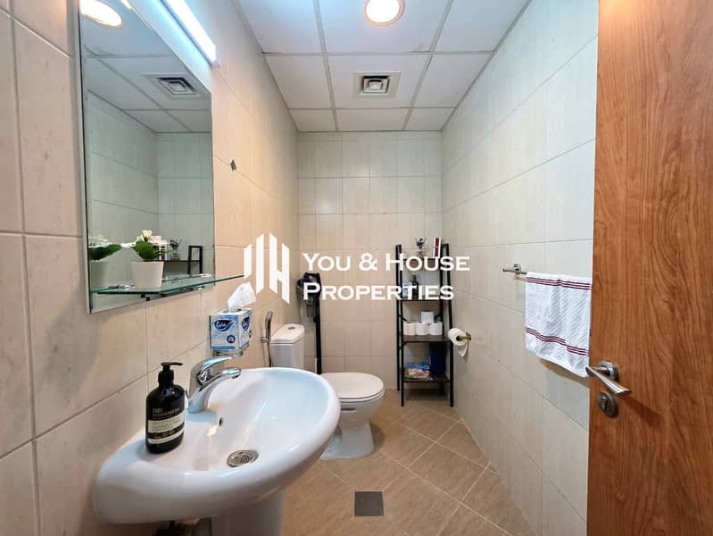 Fully Furnished 1 Bed I Spacious Layout I High ROI Potential