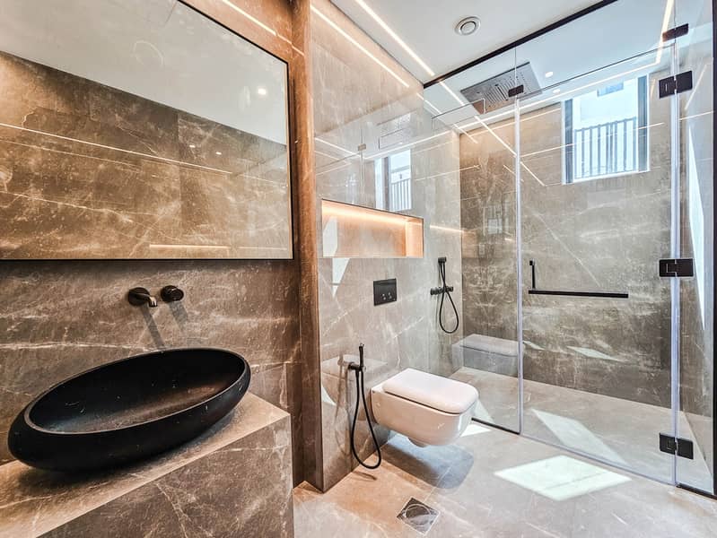 Best Deal|7-BR Custom Built Luxury Park Facing Villa in Parkways - Image 40