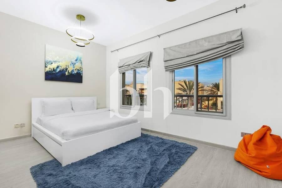 Lake backing | Upgraded | Furnished | Large Plot - Image 9