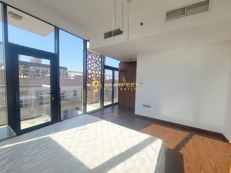 Corner Unit | Bright | Spacious