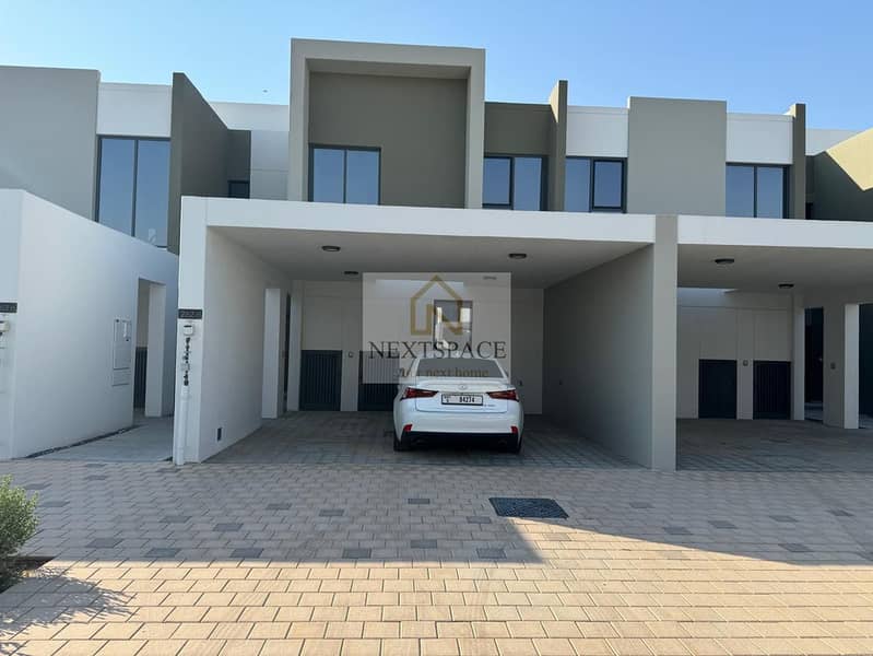 3BR+Maid’s Townhouse Villa For Rent in Villanova La Rose 5