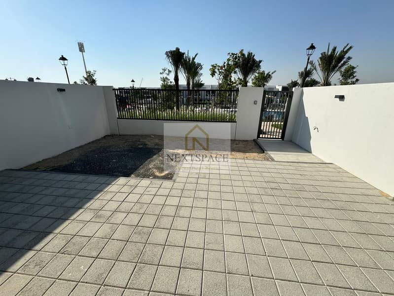 3BR+Maid’s Townhouse Villa For Rent in Villanova La Rose 5