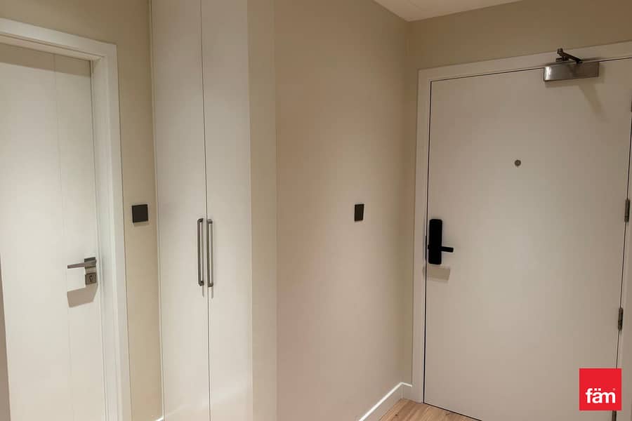 Highend Upgraded | Corner Unit| Landmark View - Image 16