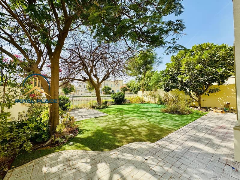 FULL LAKE VIEW | 2E | SPECIOUS LAYOUT |VACANT - Image 8