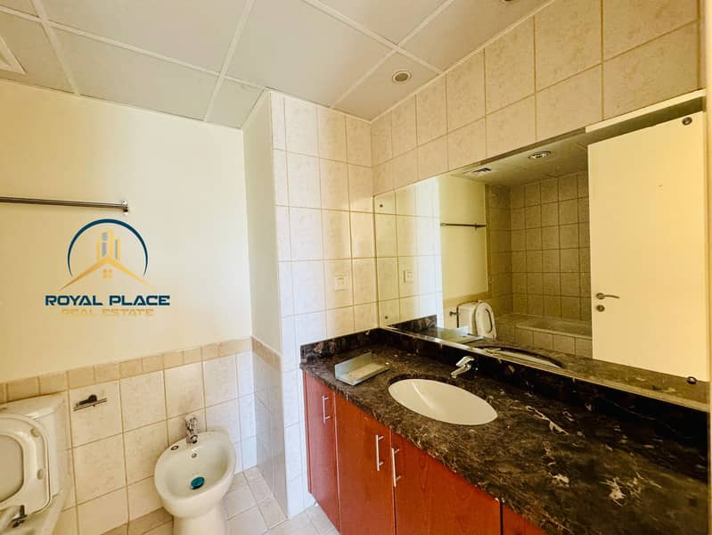 FULL LAKE VIEW | 2E | SPECIOUS LAYOUT |VACANT - Image 19