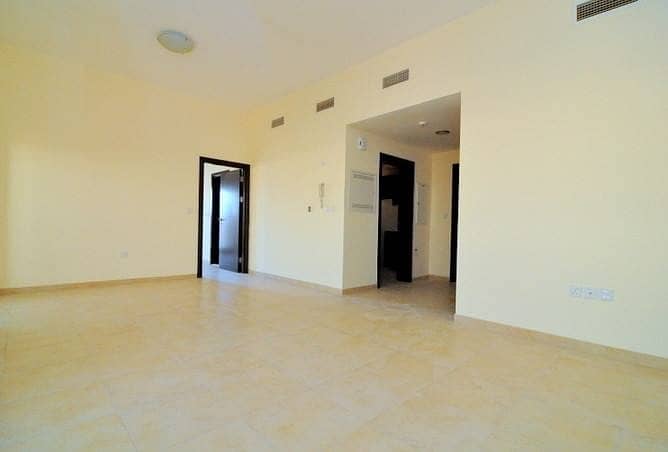 Closed Kitchen | Balcony | Spacious 1 Bed