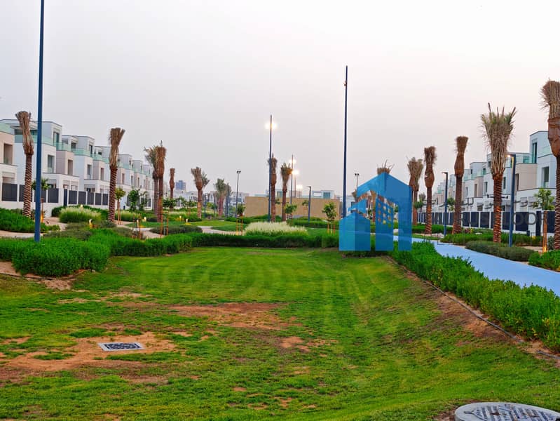 4BR +Maidroom|| Central Park|| Best in Class Amenities - Image 6