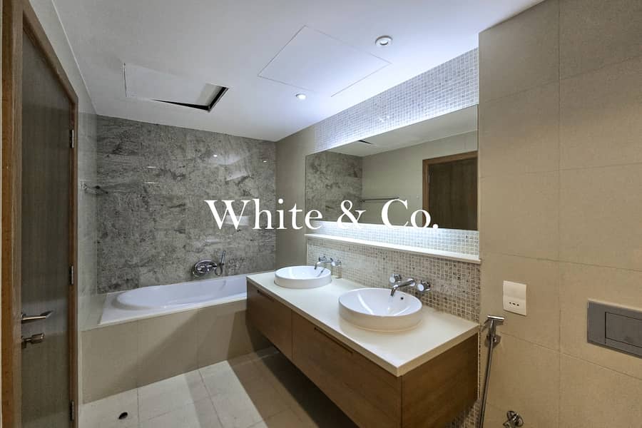 Vacant | High floor | Fountain + Blvd View - Image 11