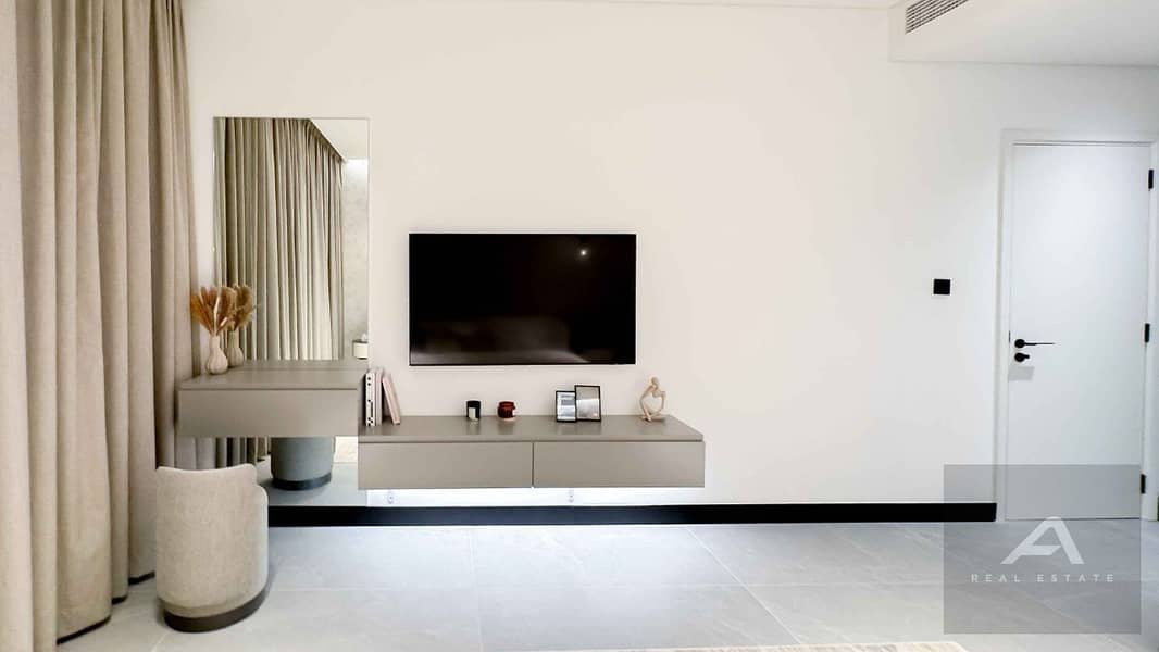 Elegant 1bedroom with Private Jacuzi | Panoramic +Pool View | High ROI - Image 6