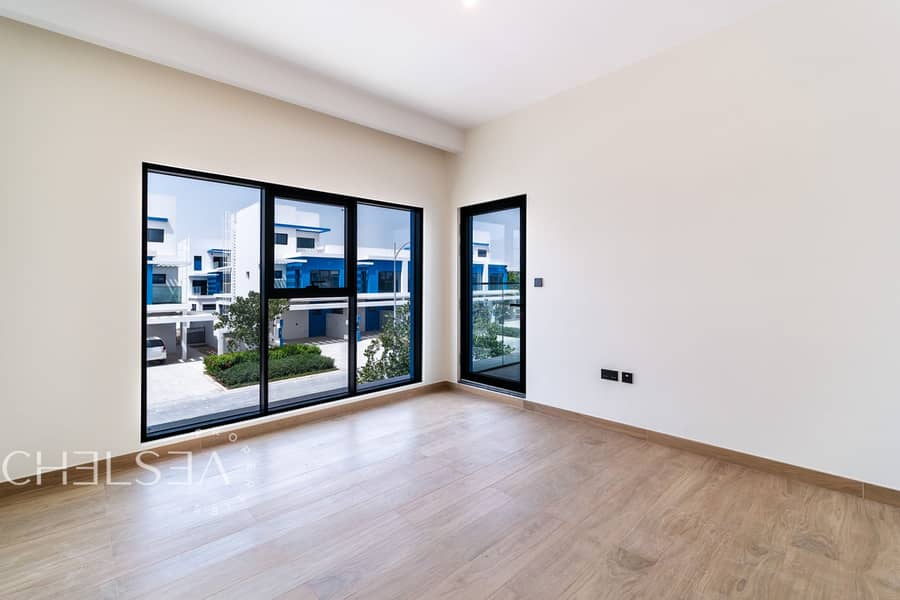 VACANT | LANDSCAPED | MULTIPLE OPTIONS | NEAR PARK - Image 7