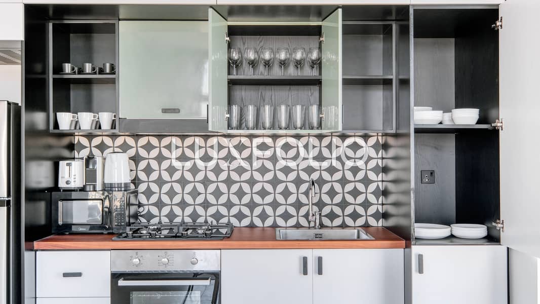 Furnished | Burj View | Corner Unit - Image 11