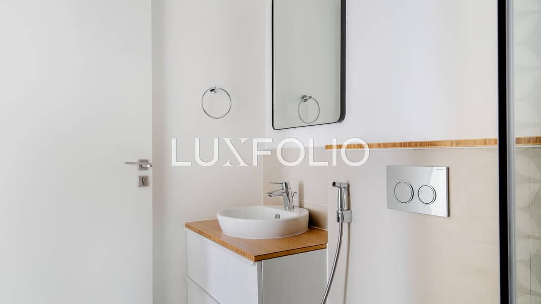 Furnished | Burj View | Corner Unit - Image 16