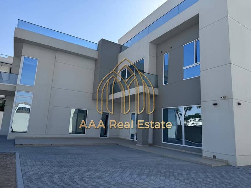 PRIME LOCATION | LUXURIOUS VILLA | SPACIOUSE - Image 43