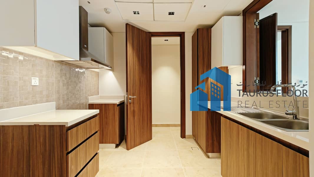 Spacious 4BR+Maidroom|| Bright in Deira's best Ocean View Community - Image 10