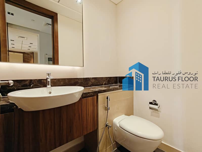 Spacious 4BR+Maidroom|| Bright in Deira's best Ocean View Community - Image 7