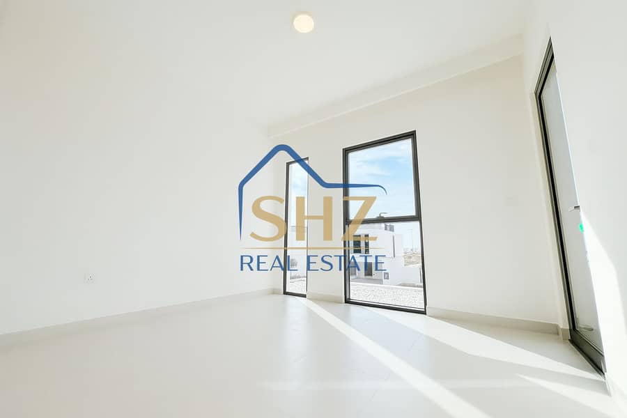 Single Row | Backing onto lush | Near Amenities - Image 18