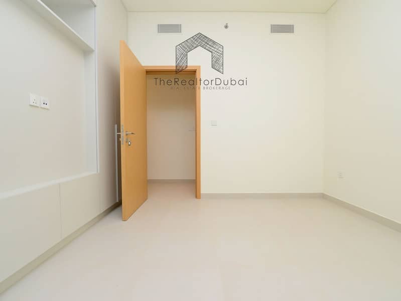 Ultra-Private Podium-Level Unit with Secluded Balcony - Image 18