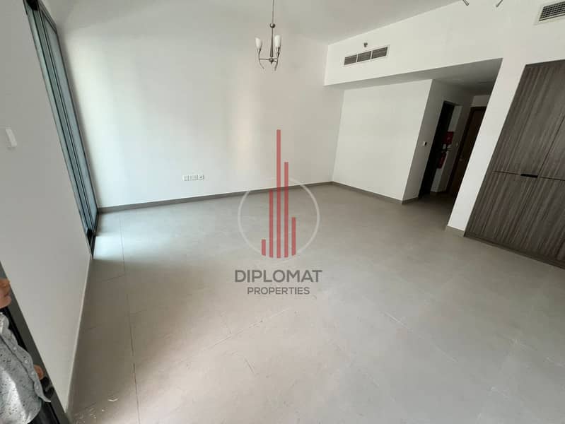 SPACIOUS STUDIO | UNFURNISHED | GREAT VIEWS