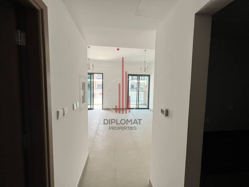 SPACIOUS STUDIO | UNFURNISHED | GREAT VIEWS - Image 6