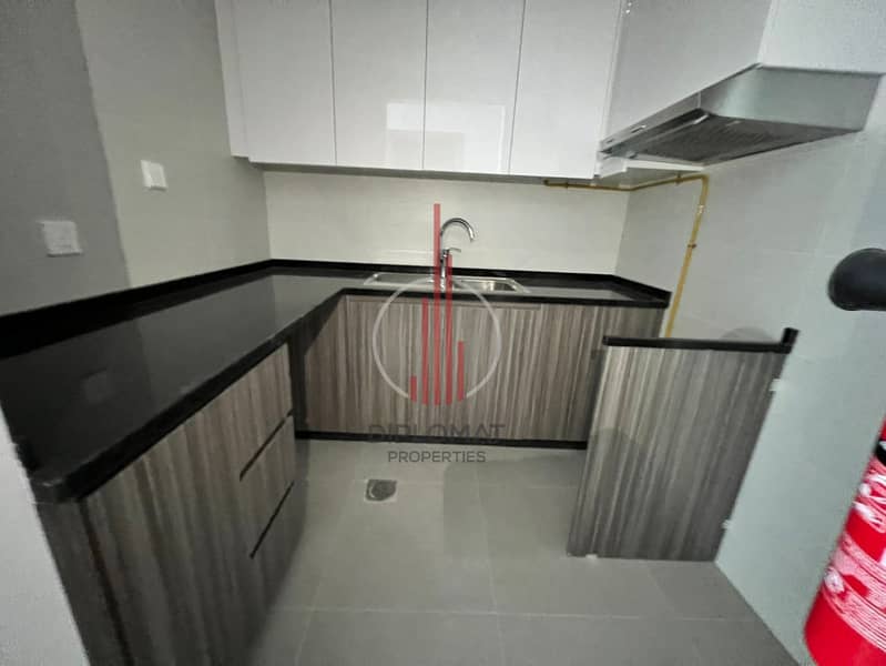 SPACIOUS STUDIO | UNFURNISHED | GREAT VIEWS - Image 9