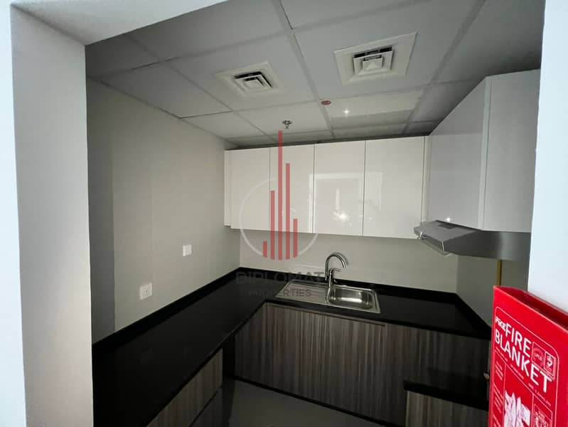 SPACIOUS STUDIO | UNFURNISHED | GREAT VIEWS - Image 10