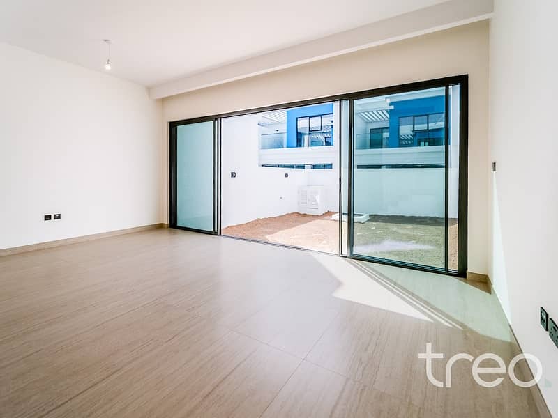 Close to Park | Brand New | Exclusive