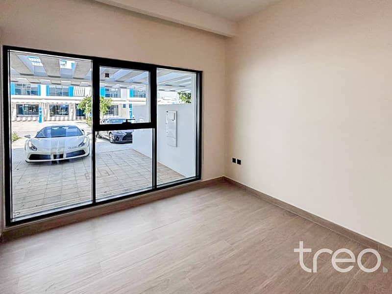 Close to Park | Brand New | Exclusive - Image 10