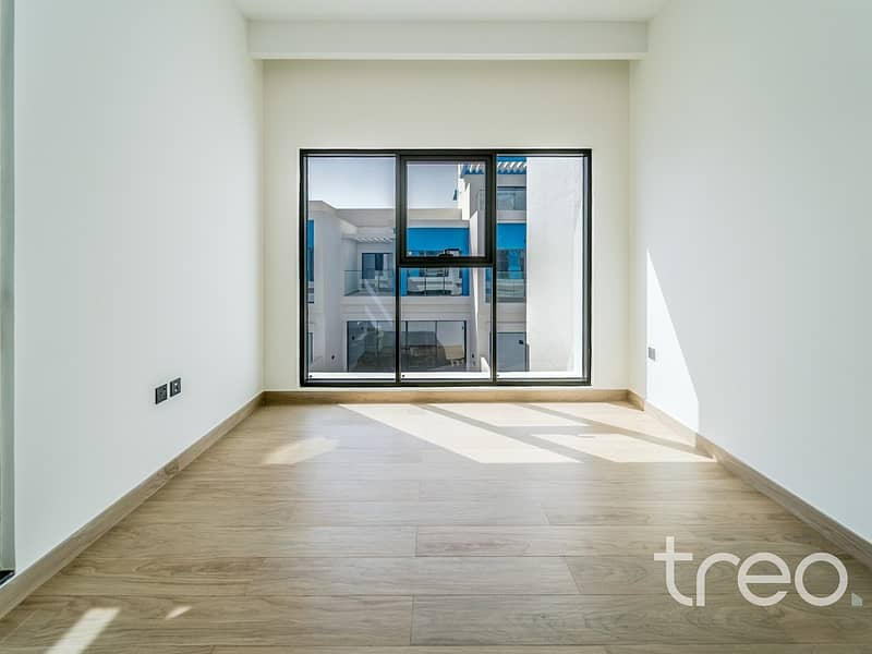 Close to Park | Brand New | Exclusive - Image 12