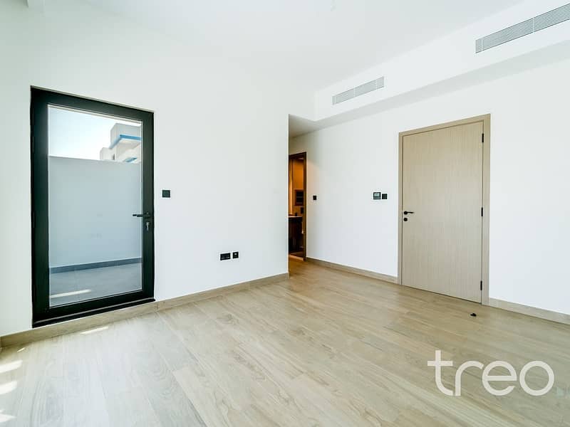 Close to Park | Brand New | Exclusive - Image 17