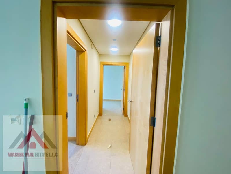 STUNNING VIEWS I BEACH ACCESS I SHORELINE - Image 14