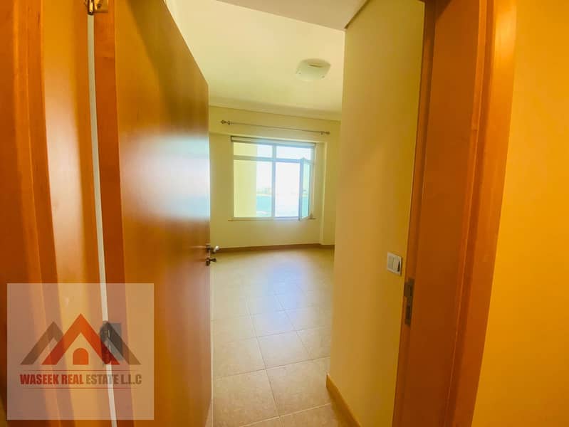 STUNNING VIEWS I BEACH ACCESS I SHORELINE - Image 15