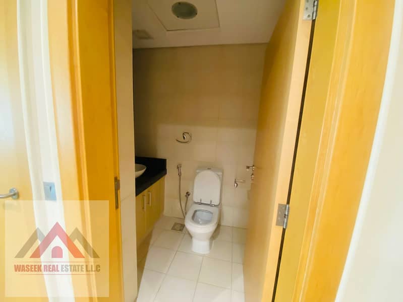 STUNNING VIEWS I BEACH ACCESS I SHORELINE - Image 18