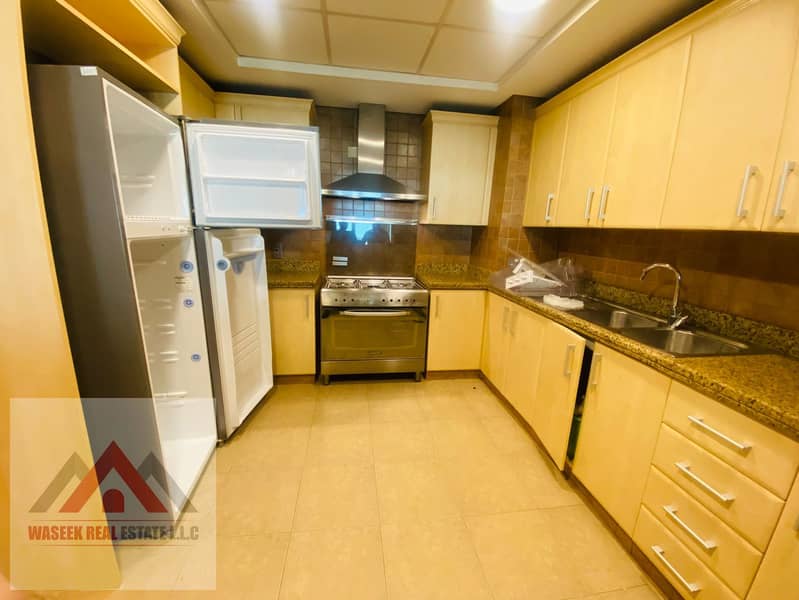 STUNNING VIEWS I BEACH ACCESS I SHORELINE - Image 19