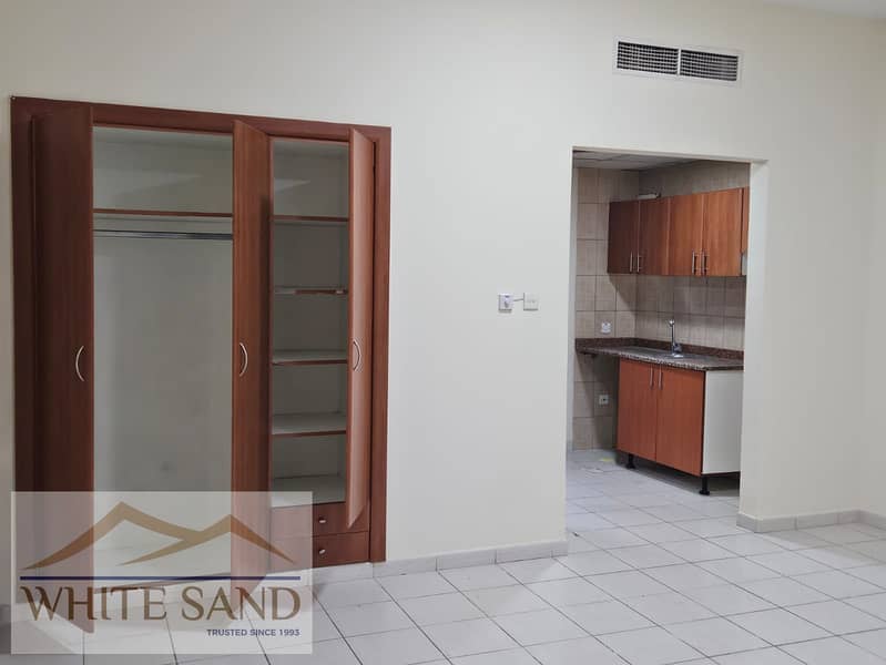 FRANCE CLUSTER I READ TO MOVE I NEAR TO BUS STOP