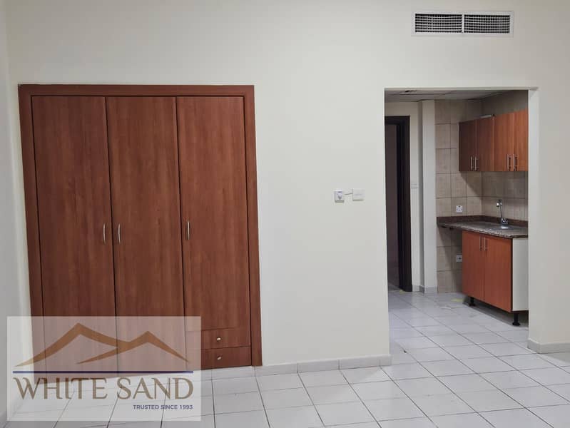 FRANCE CLUSTER I READ TO MOVE I NEAR TO BUS STOP