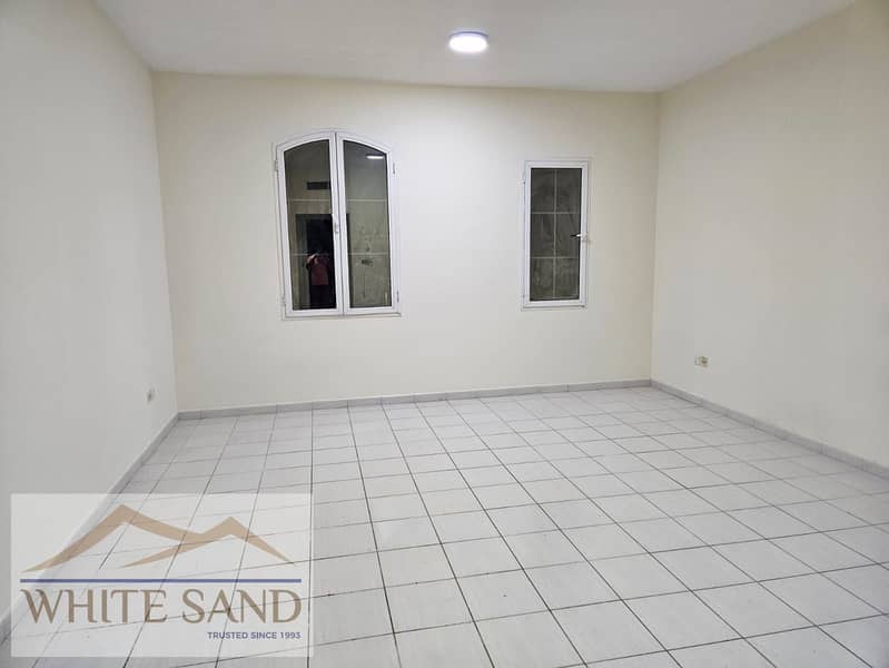 FRANCE CLUSTER I READ TO MOVE I NEAR TO BUS STOP