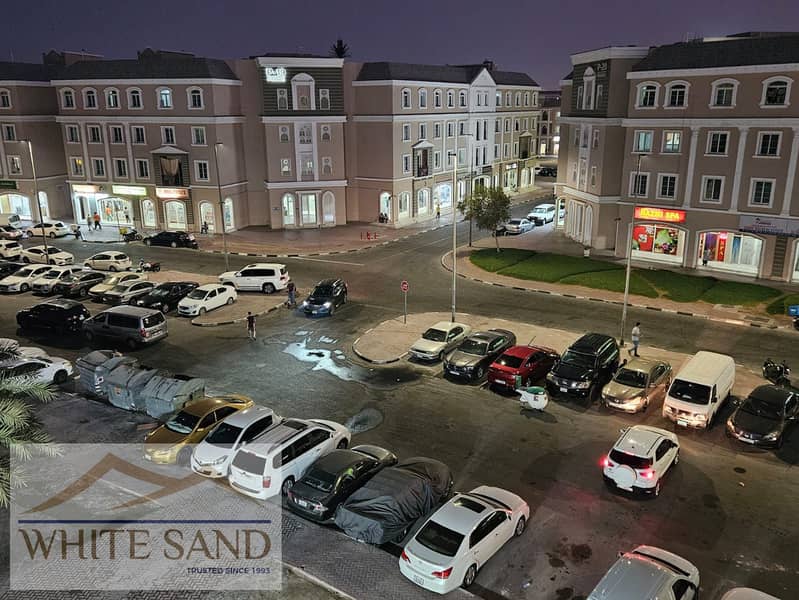 FRANCE CLUSTER I READ TO MOVE I NEAR TO BUS STOP