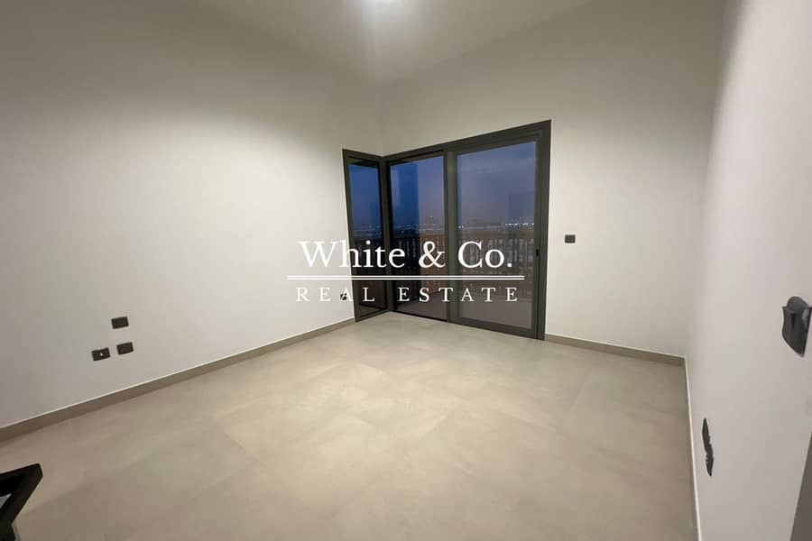 Top floor | Corner Unit | Skyline view