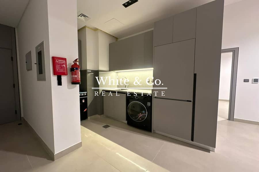 Top floor | Corner Unit | Skyline view - Image 8