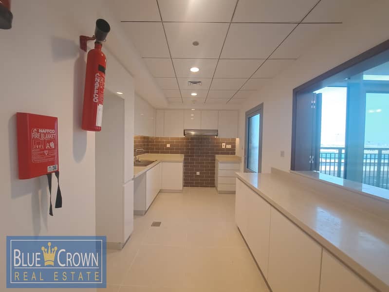 SEA VIEW!!SPECIOUS 2BHK WITH BALCONY NEAR METRO